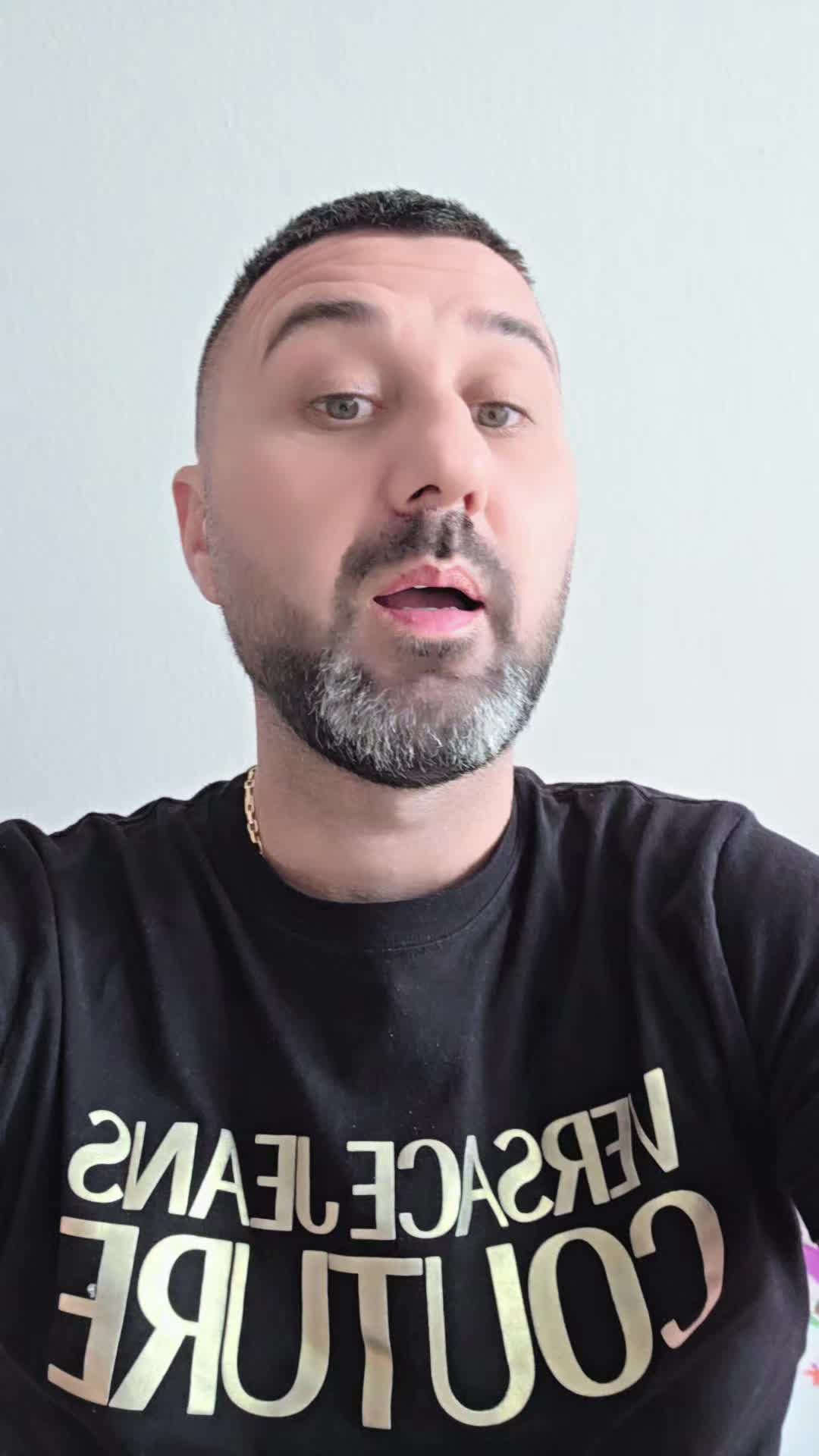 Previzualizare video TikTok @alexcoco1989