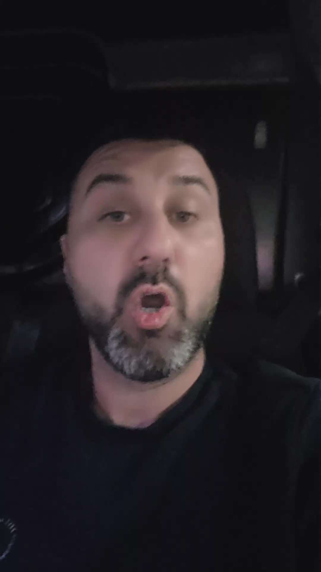 Previzualizare video TikTok @alexcoco1989